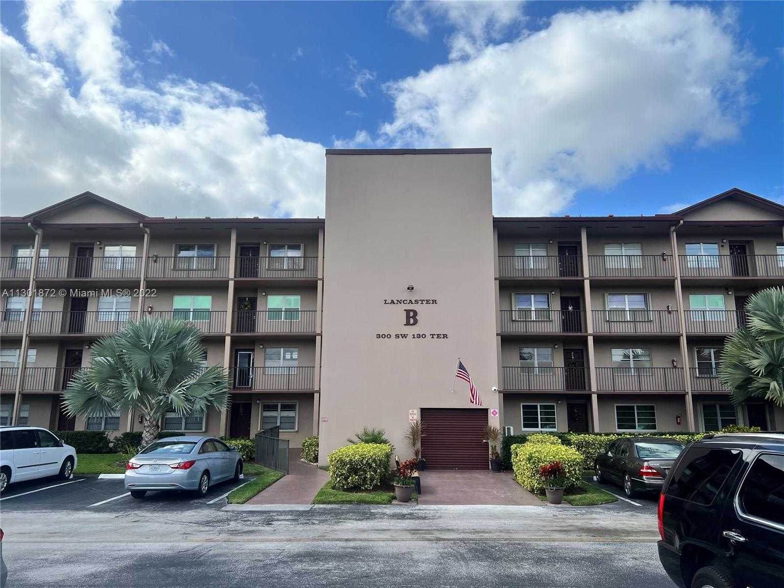 Condominium dans Pins Pembroke, Floride 11622082
