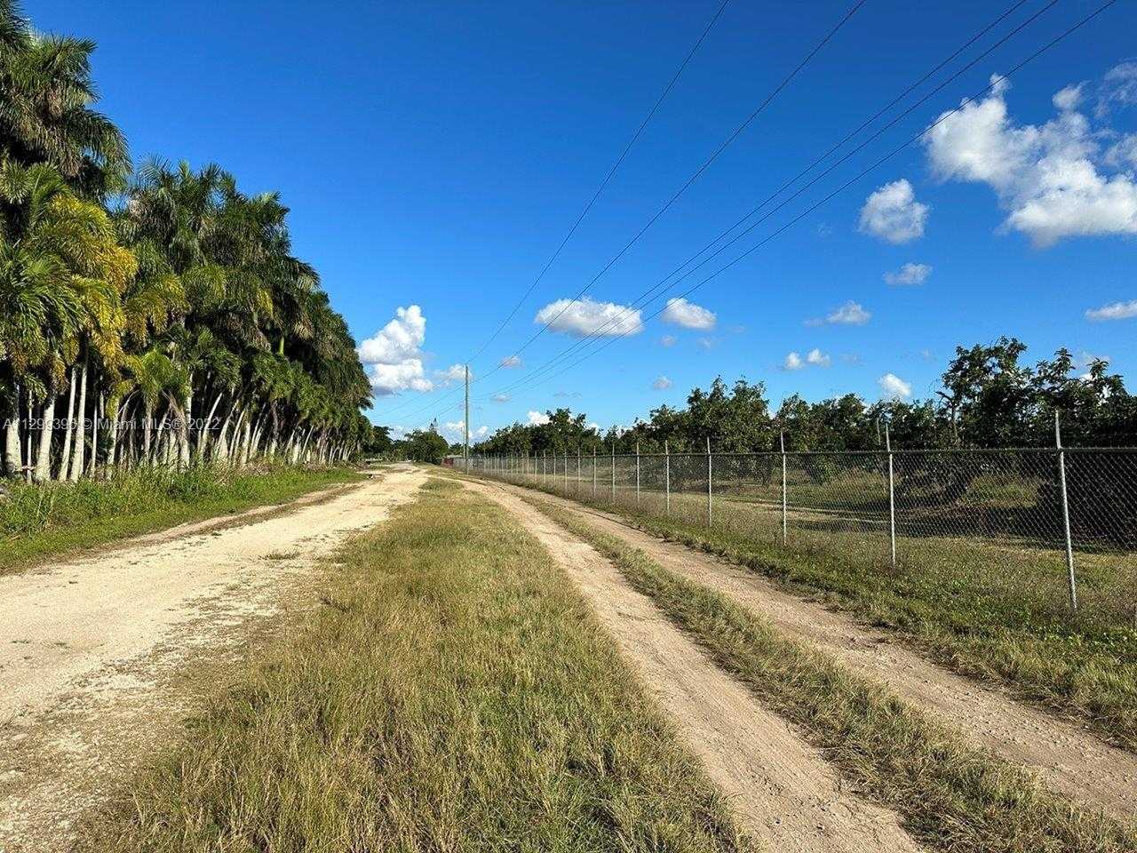 Land in Aladdin City, Florida 11622084