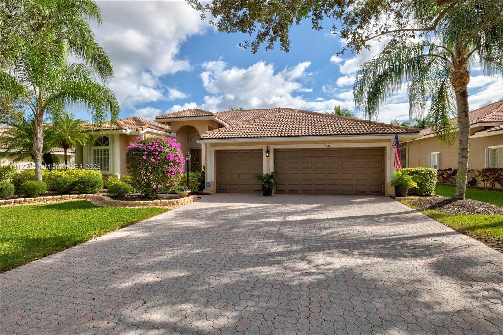 بيت في Coral Springs, Florida 11622088