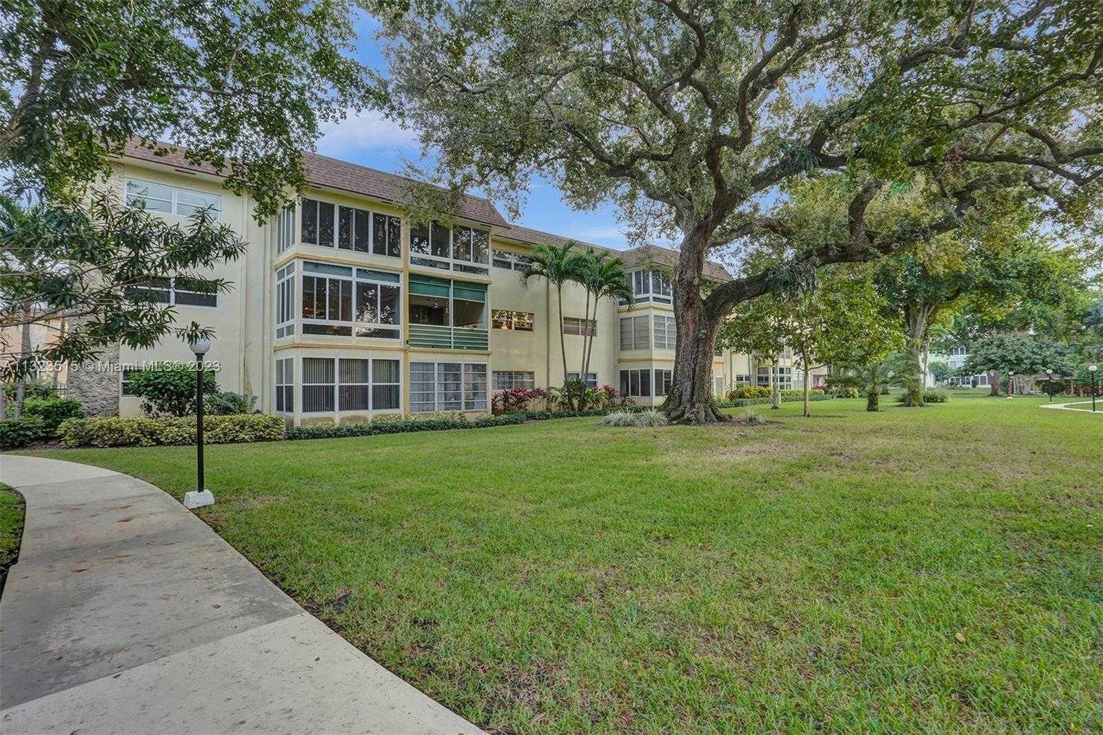 Condominium dans Lauderdale Lakes, Florida 11622092