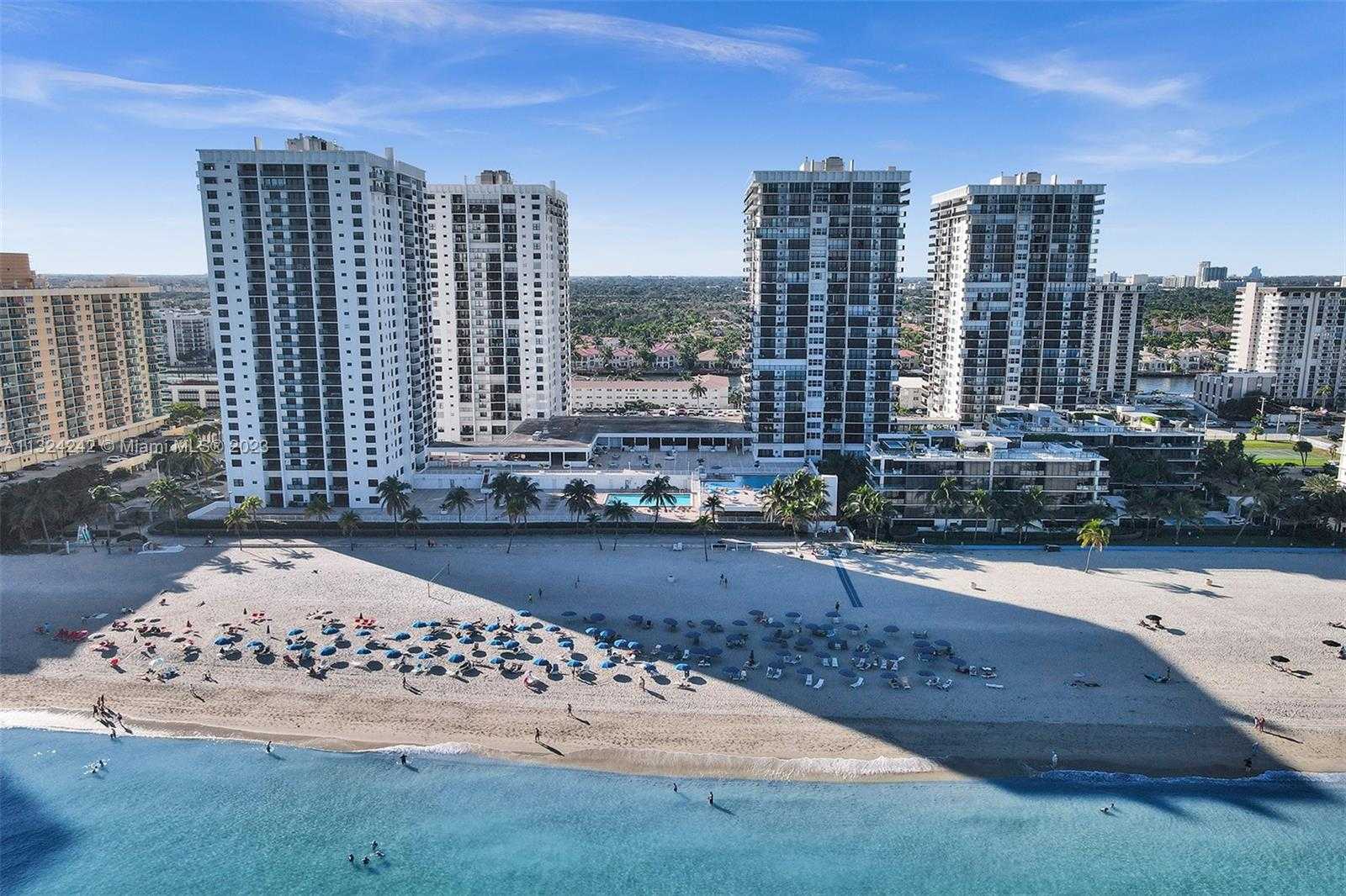 Condominium in Beverley Beach, Florida 11622097