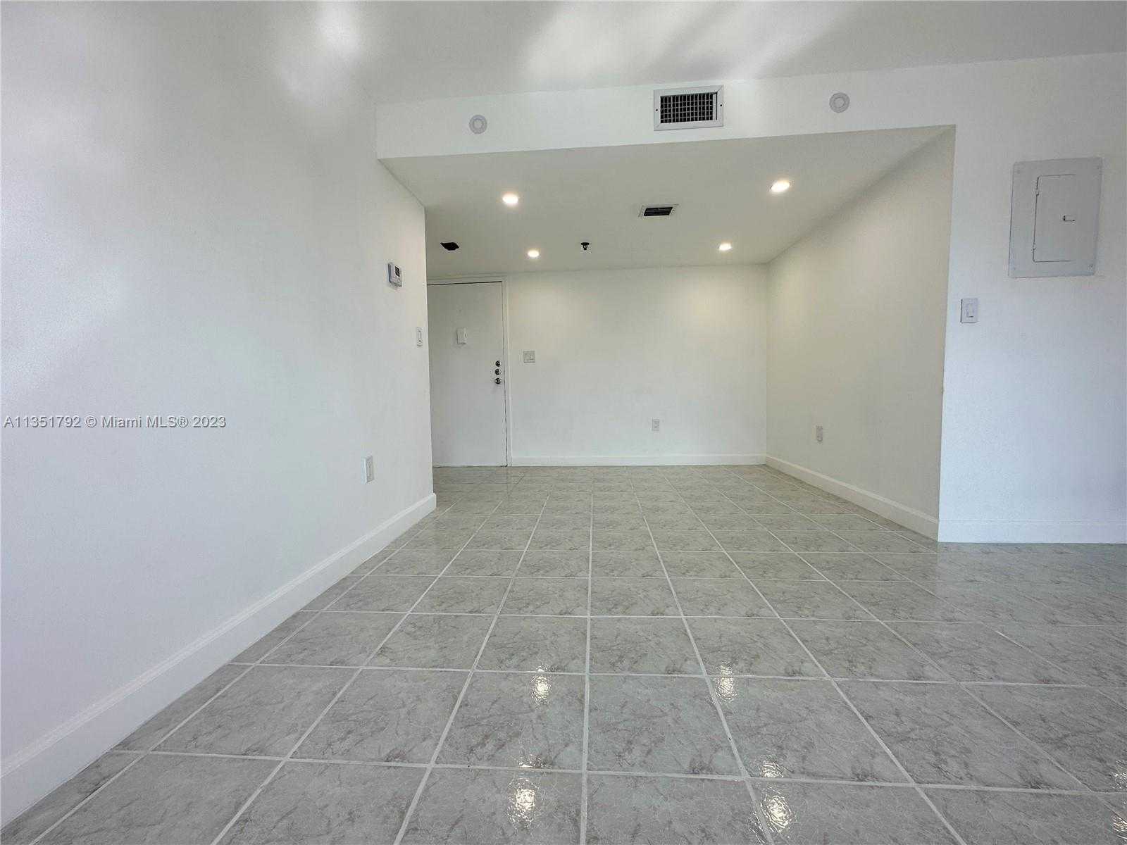 House in West Miami, Florida 11622105
