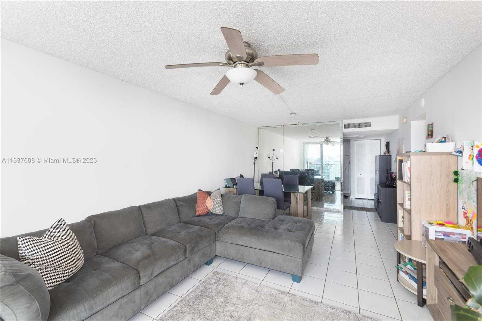 Condominium in Miami, Florida 11622121