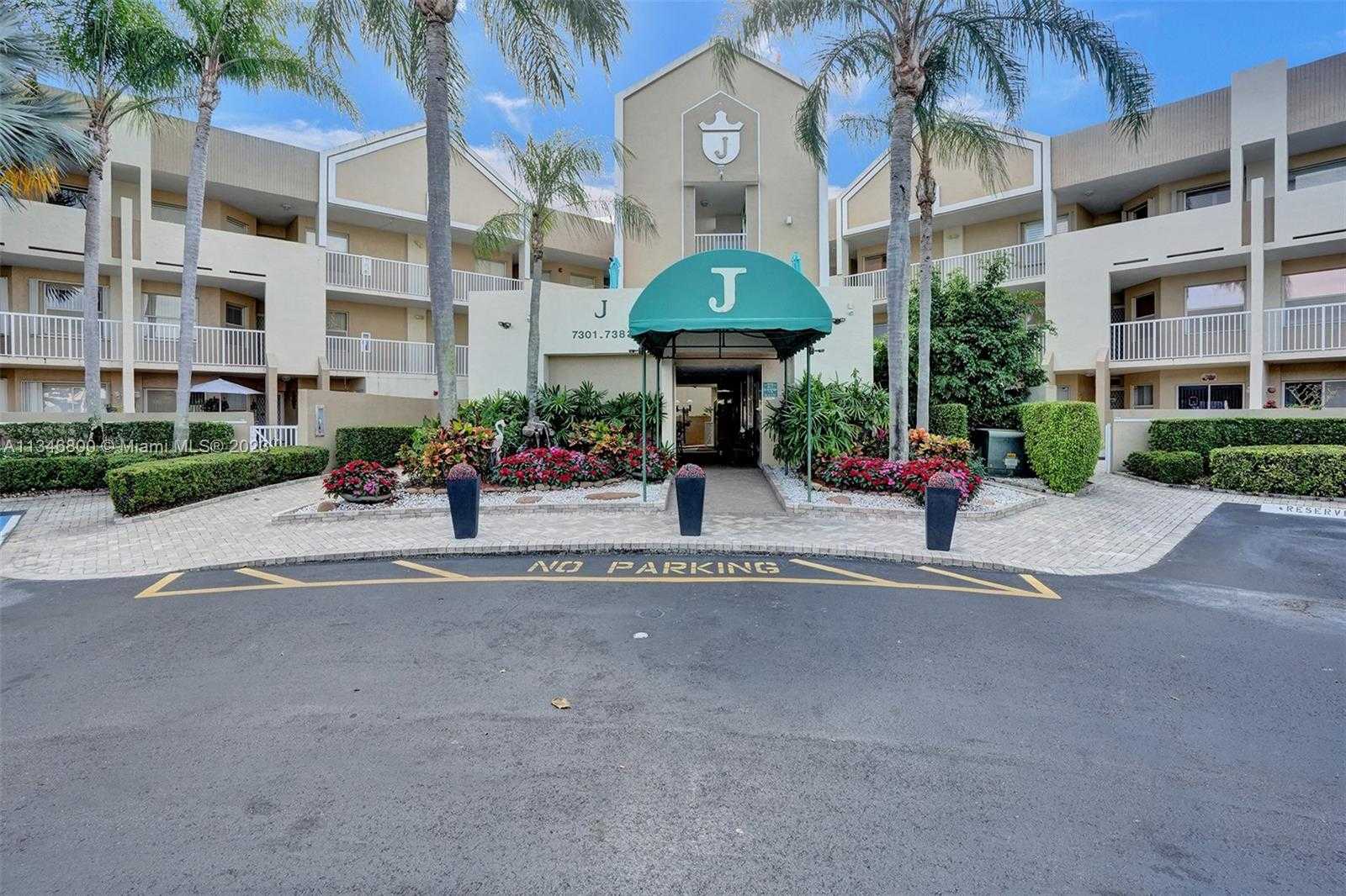 Condominium in Tamarac, Florida 11622126