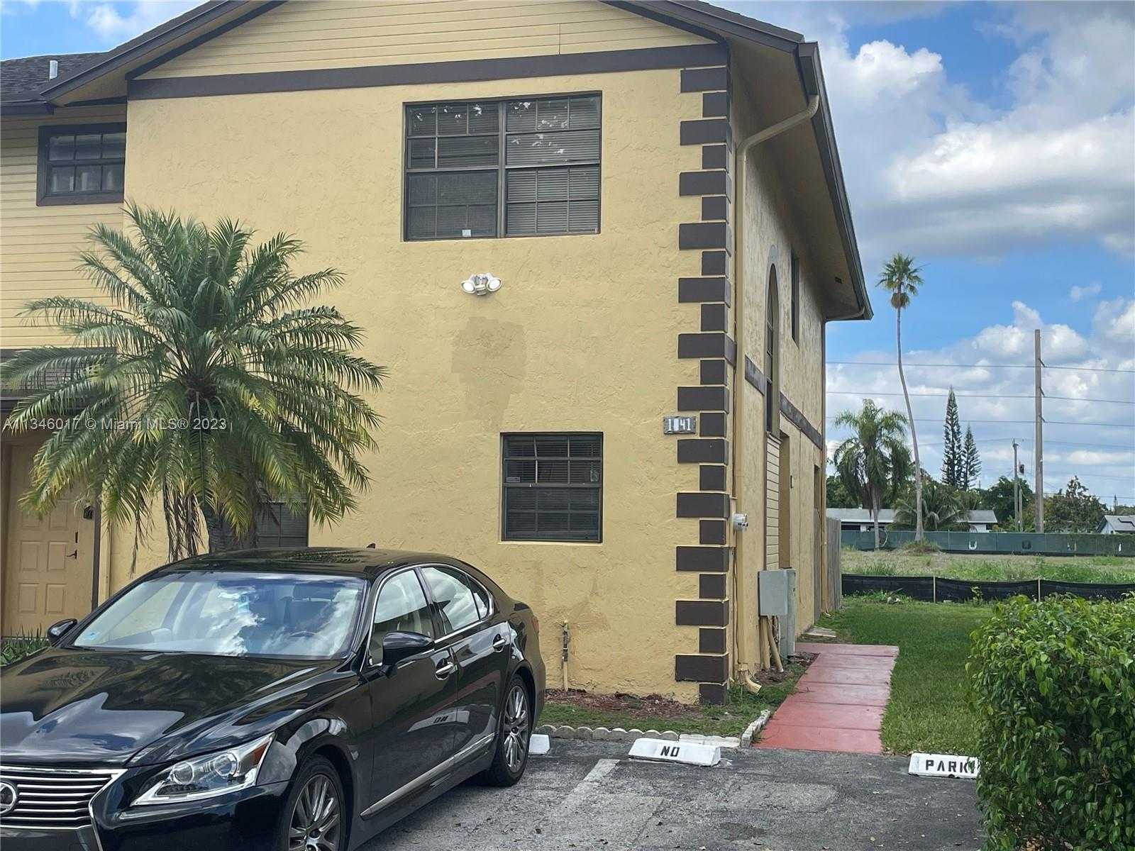 House in Pembroke Park, Florida 11622162