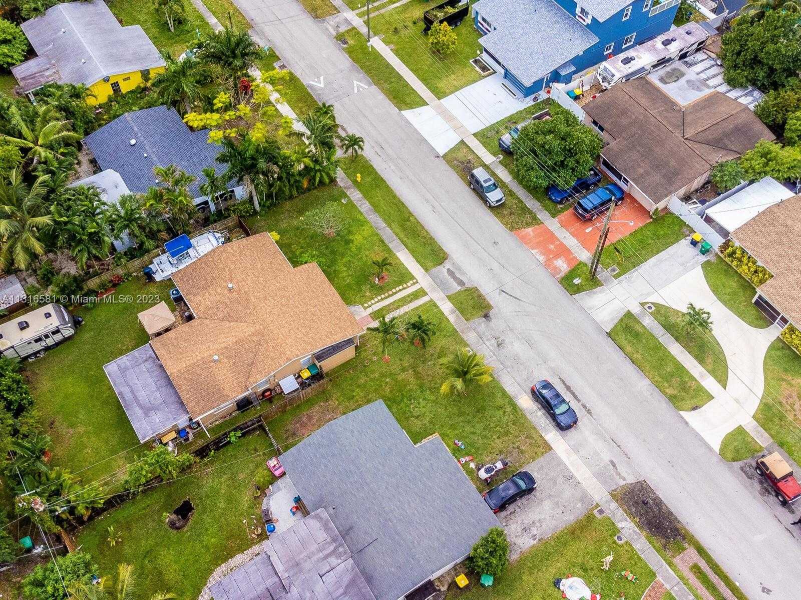 Dom w Fort Lauderdale, Florida 11622172