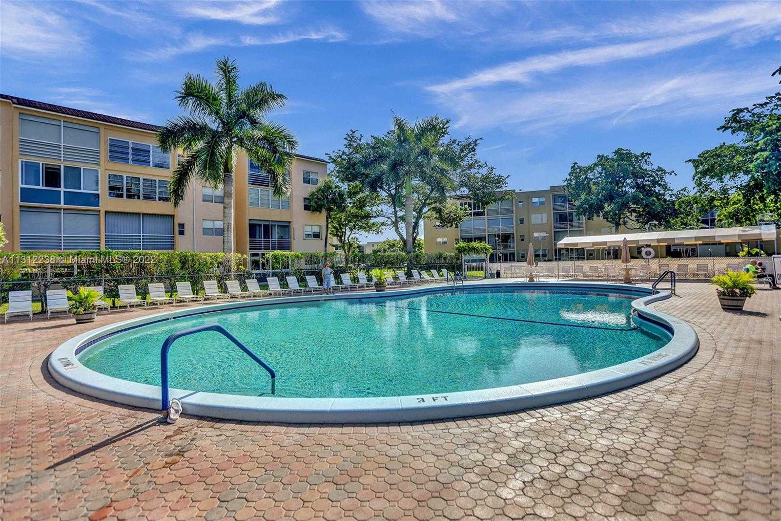 Condominium in Lauderdale Lakes, Florida 11622174
