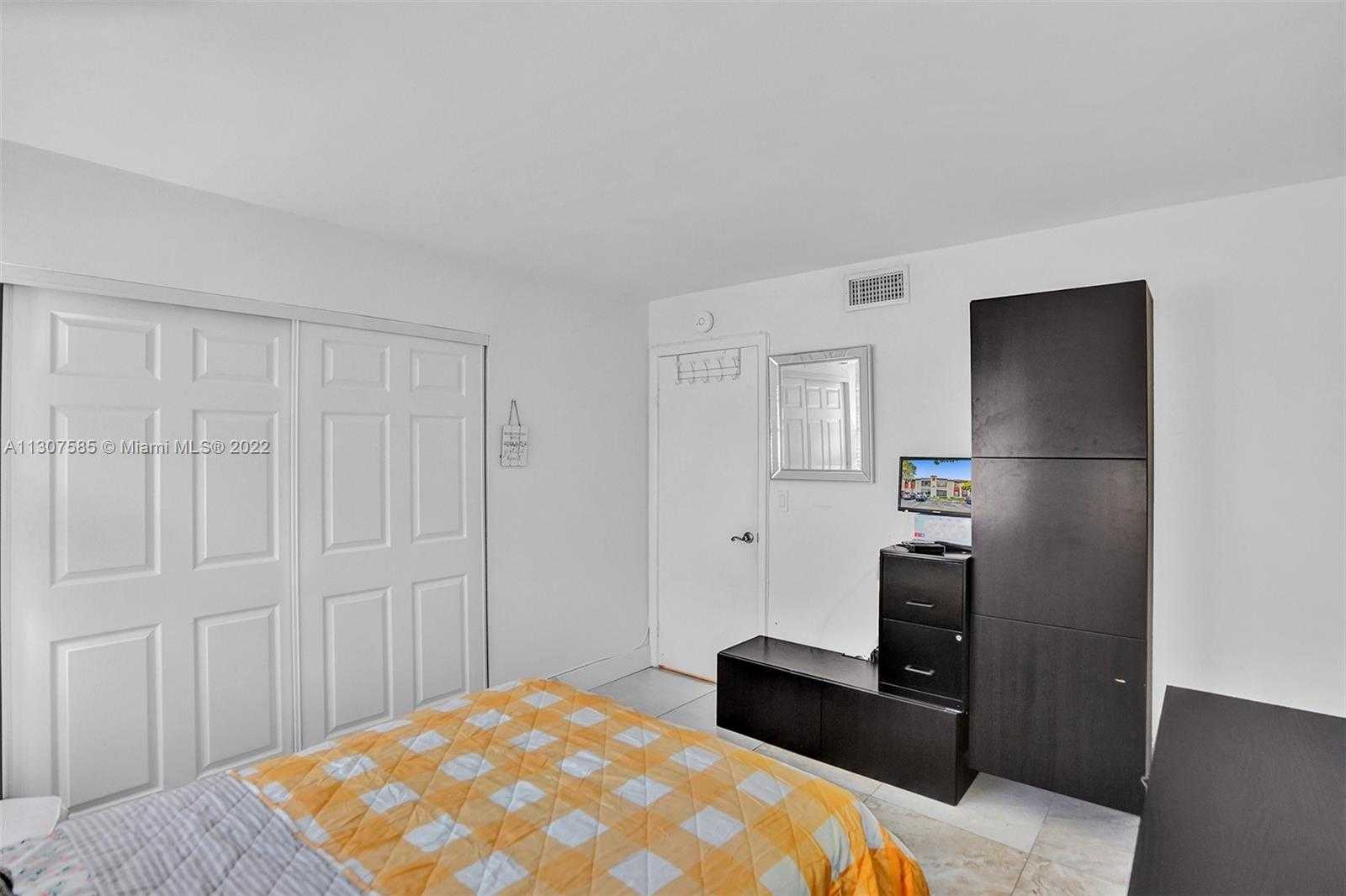Condominium in Pembroke Pines, Florida 11622193
