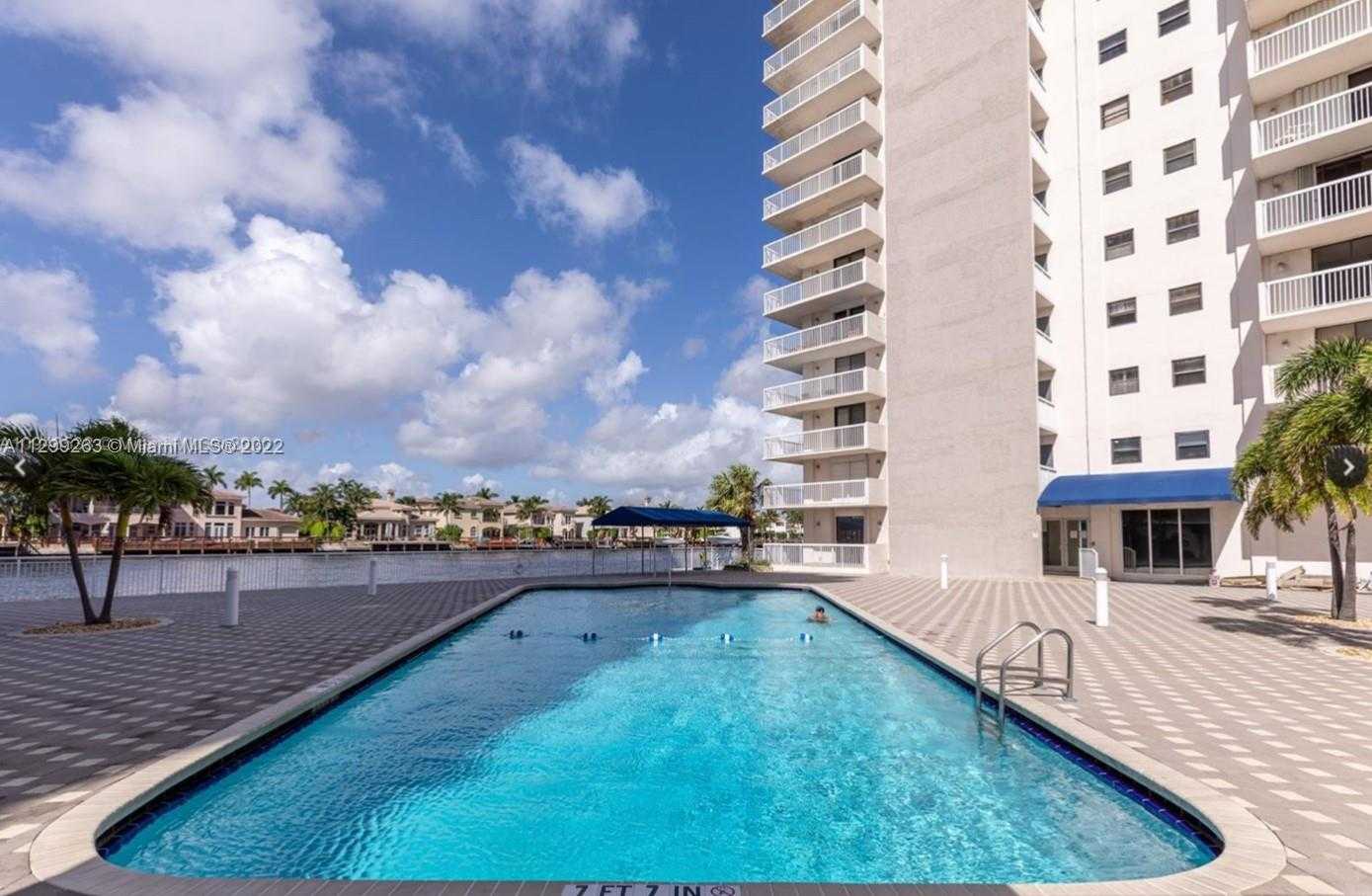 Condominium in Beverley Beach, Florida 11622199