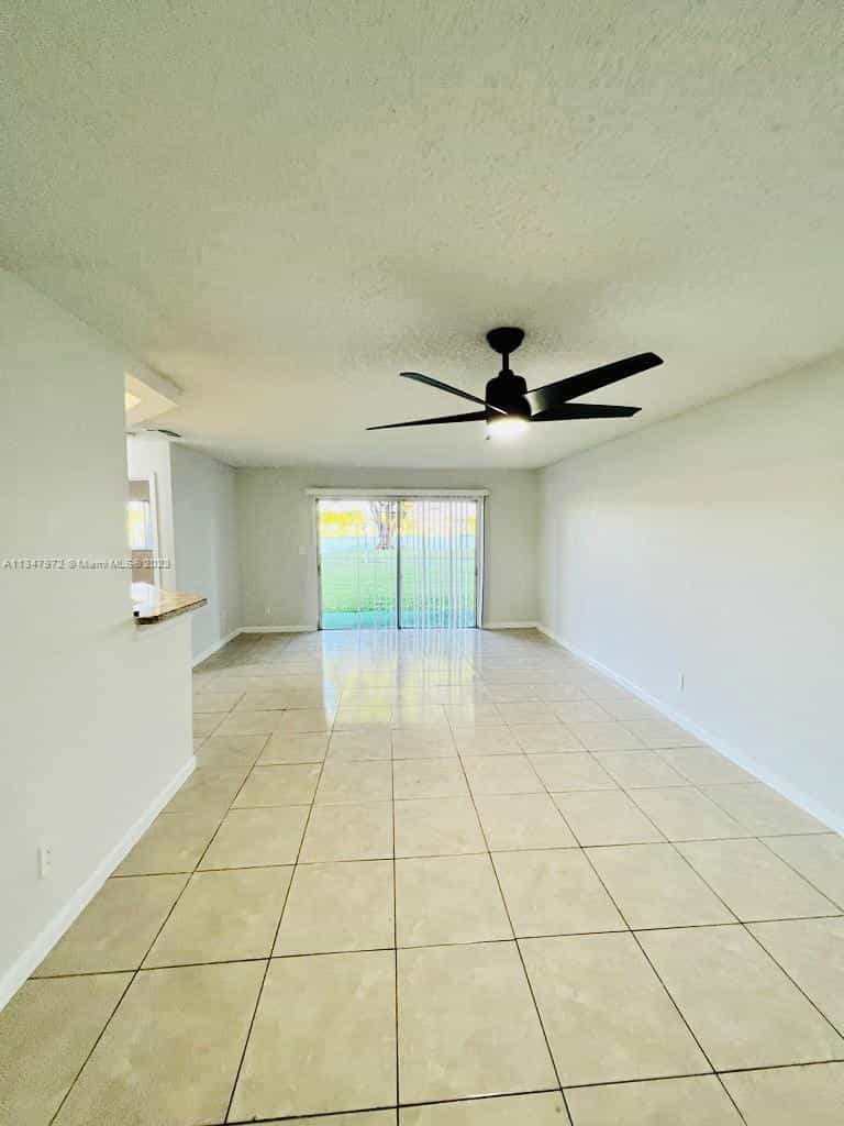Condominium in Lauderdale Lakes, Florida 11622220