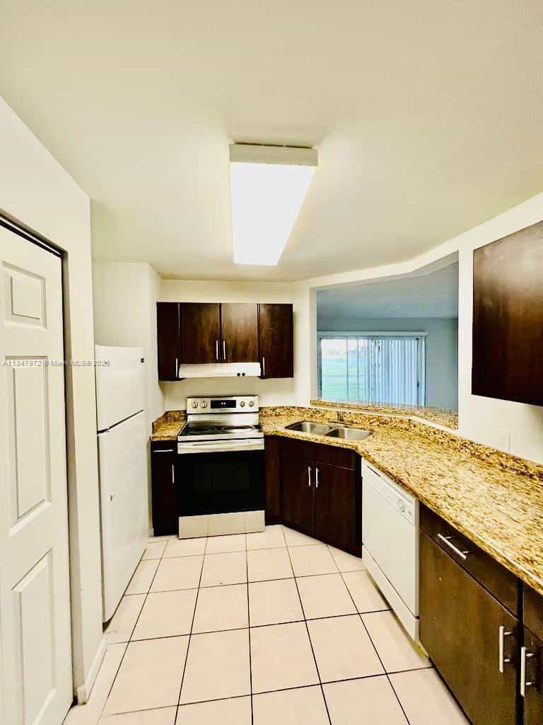 Condominium in Lauderdale Lakes, Florida 11622220