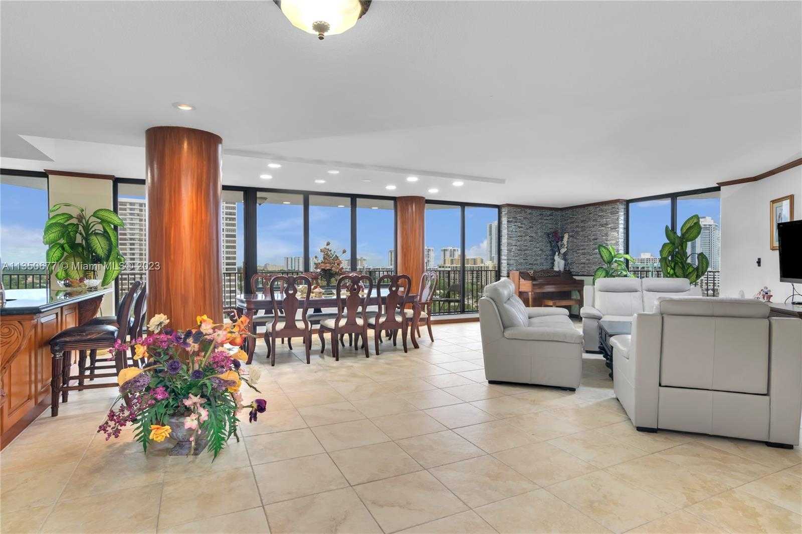 Condominium in Beverley Beach, Florida 11622224