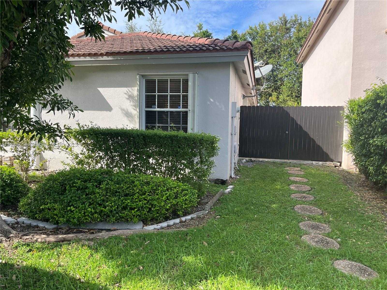 House in Kendall West, Florida 11622230