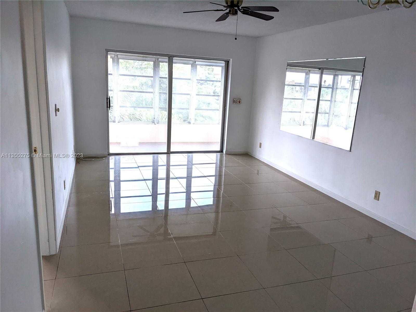 House in Lauderdale Lakes, Florida 11622236