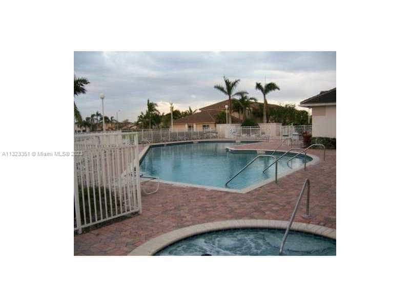 بيت في Pembroke Pines, Florida 11622237