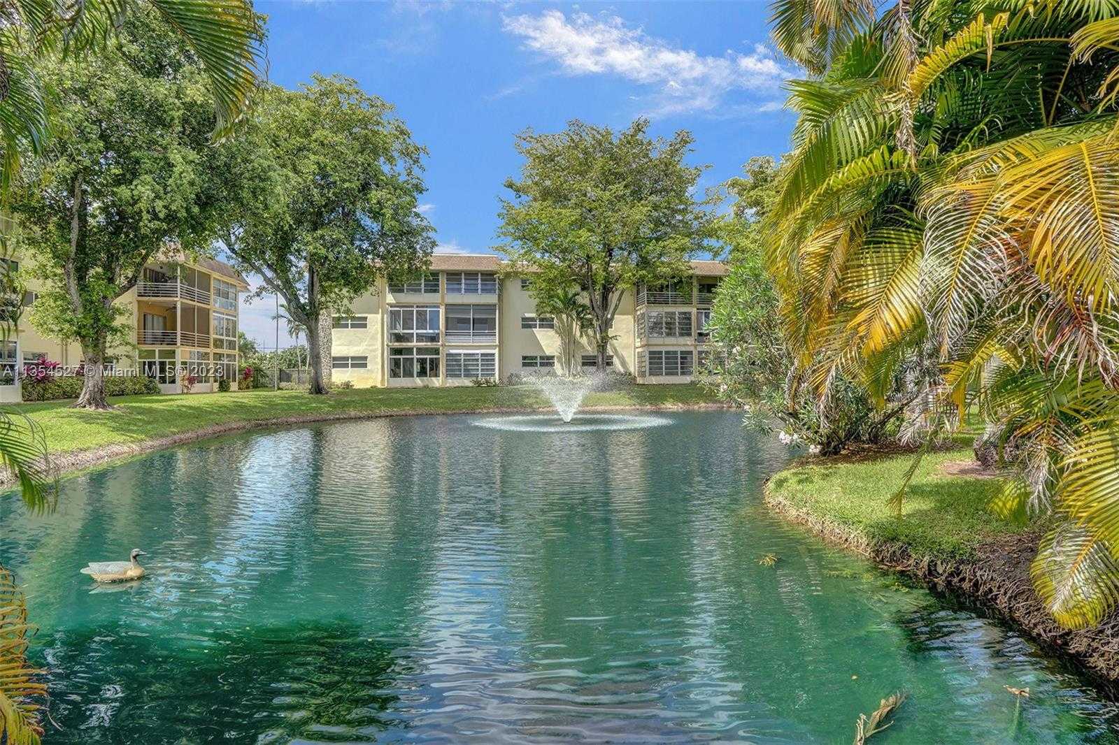Condominium in Lauderdale Lakes, Florida 11622241