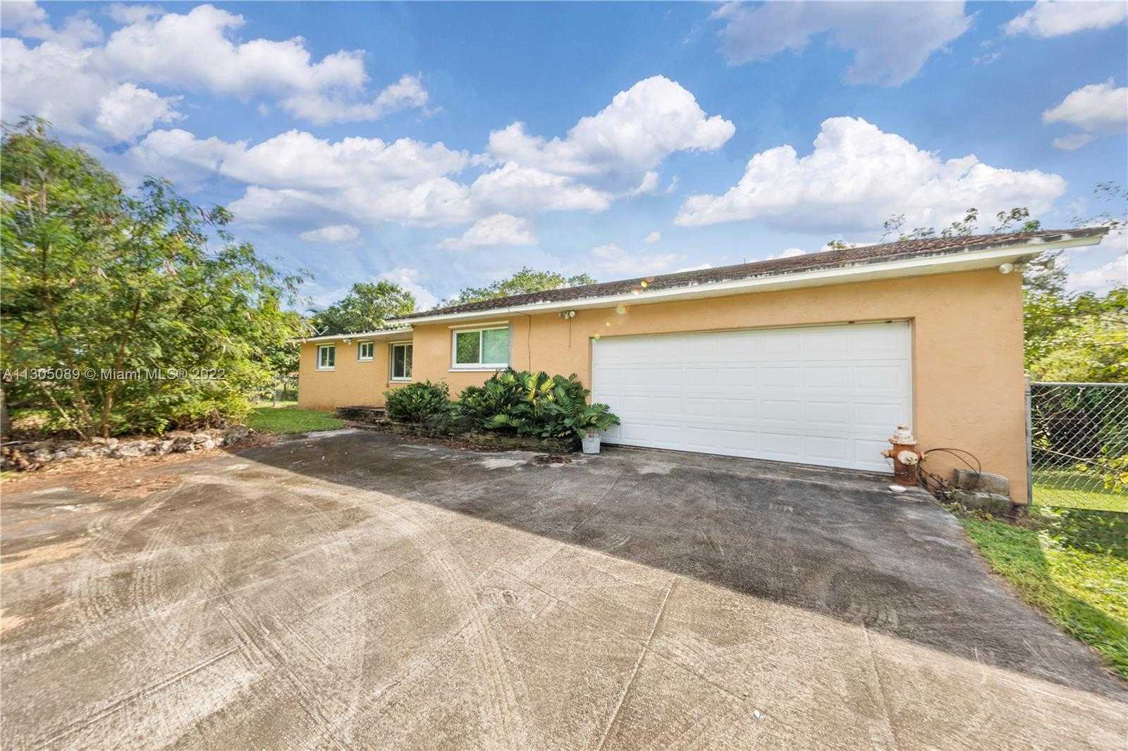 House in Redland, Florida 11622251