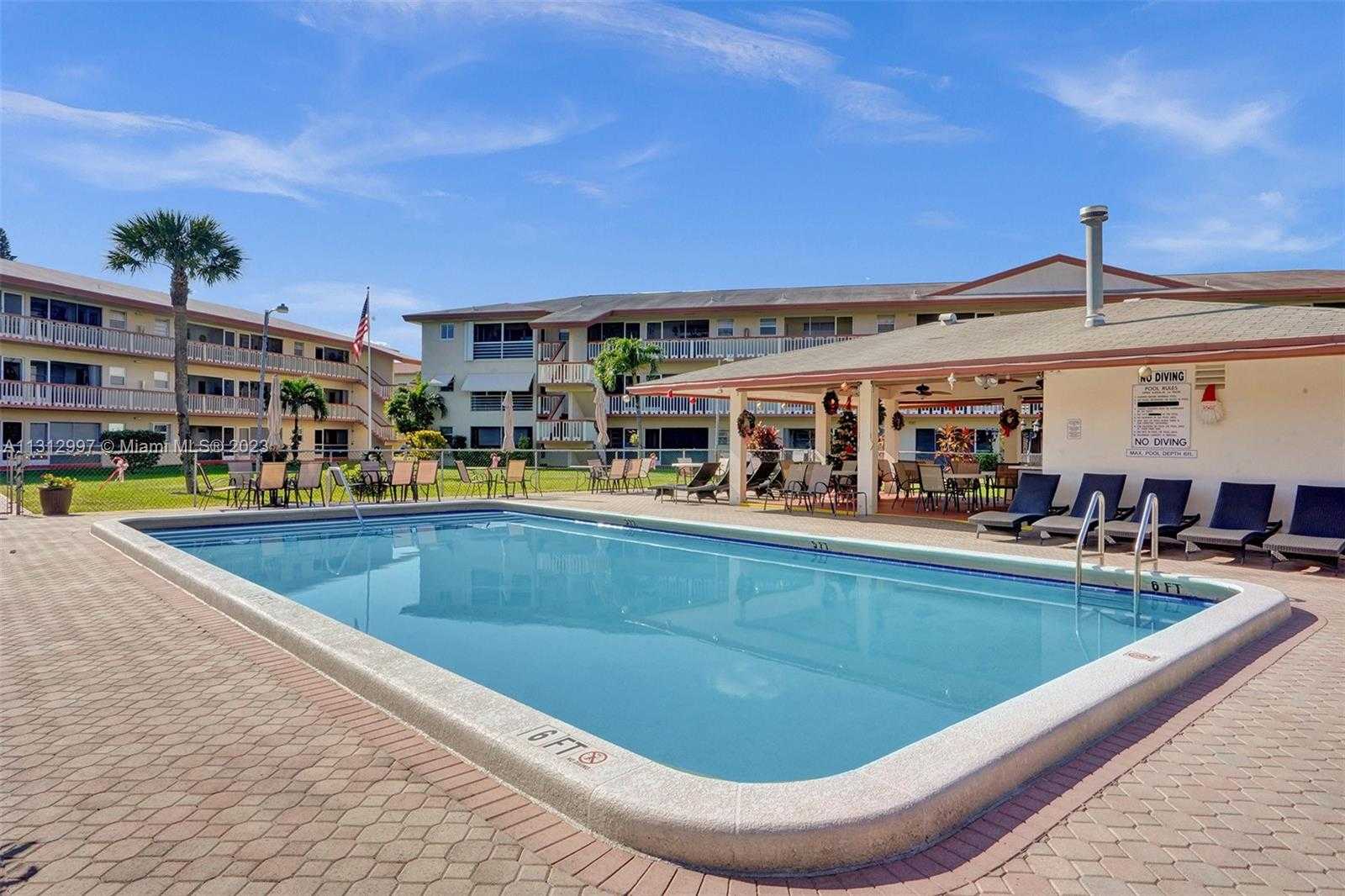 Condominium dans Hollywood, Florida 11622252