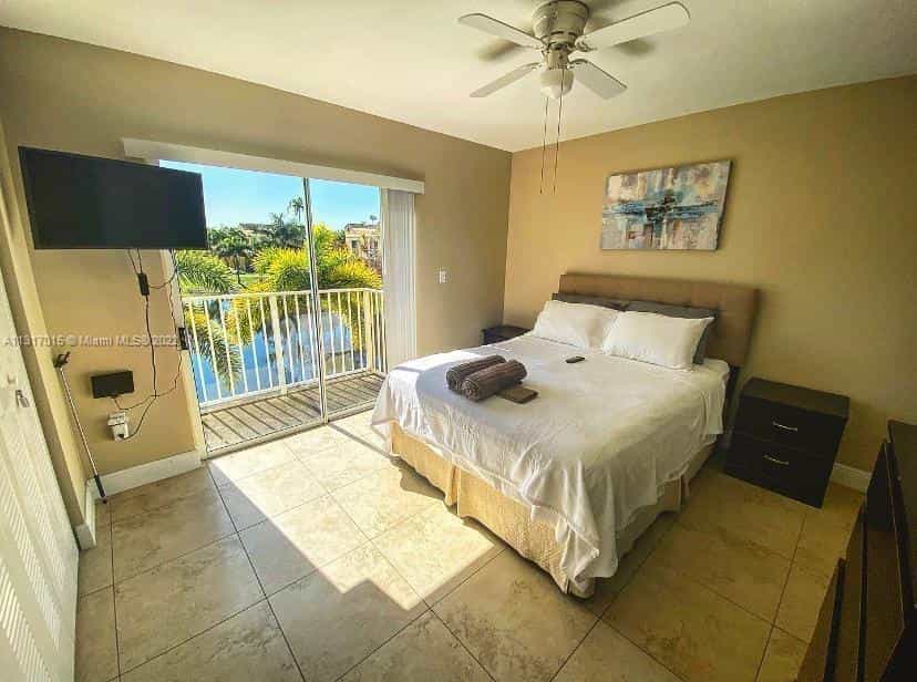σπίτι σε Sunrise, Florida 11622256