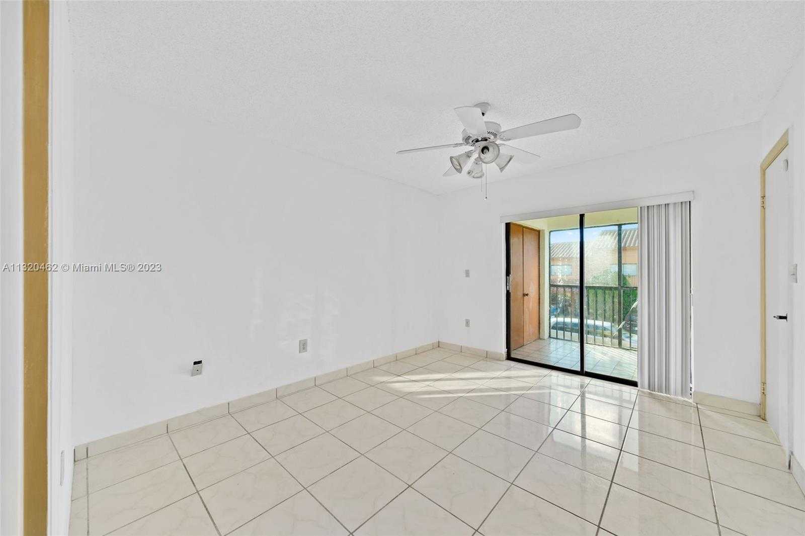 Condominium dans Hialeah, Florida 11622260