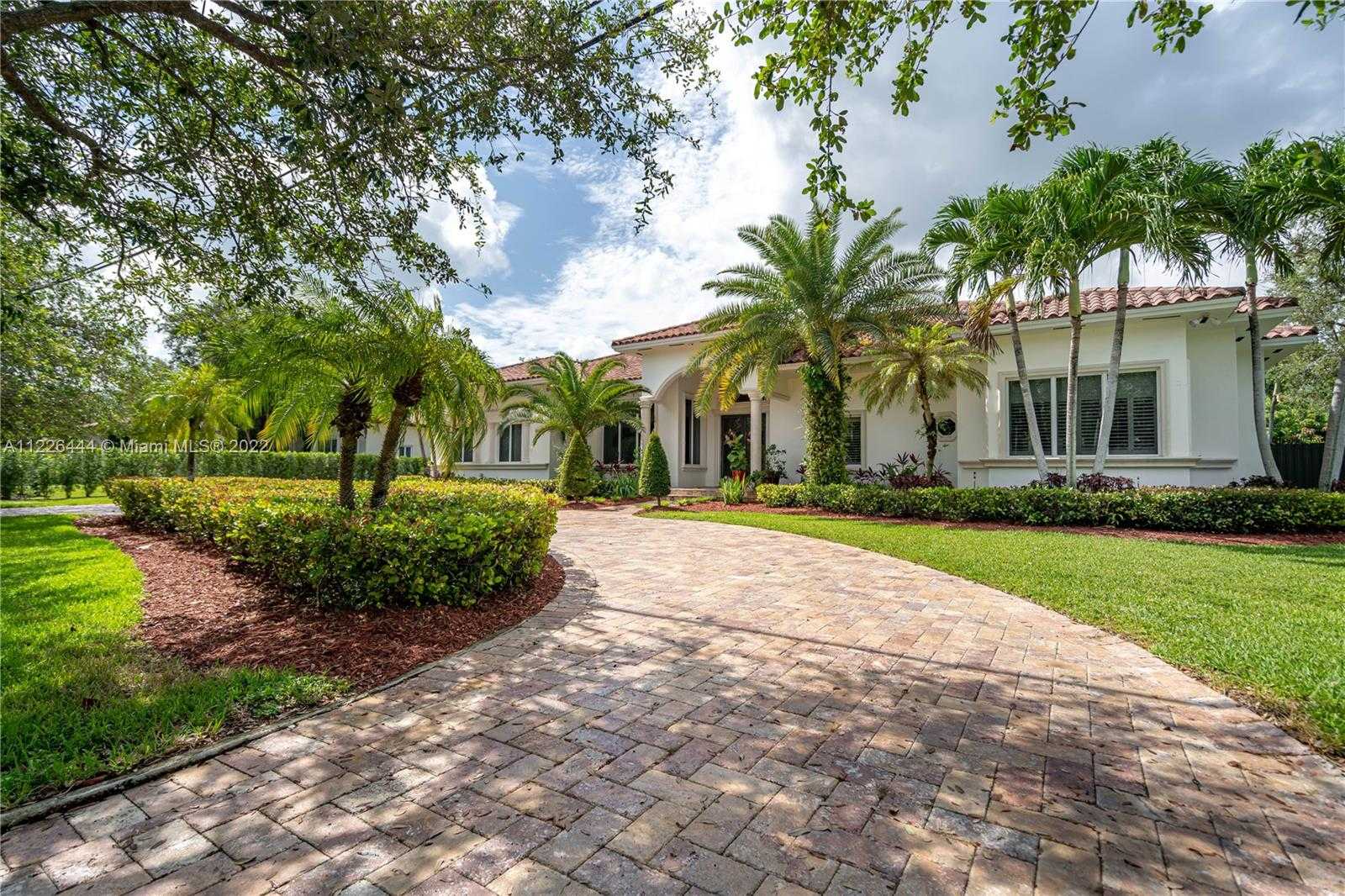House in Pinecrest, Florida 11622263