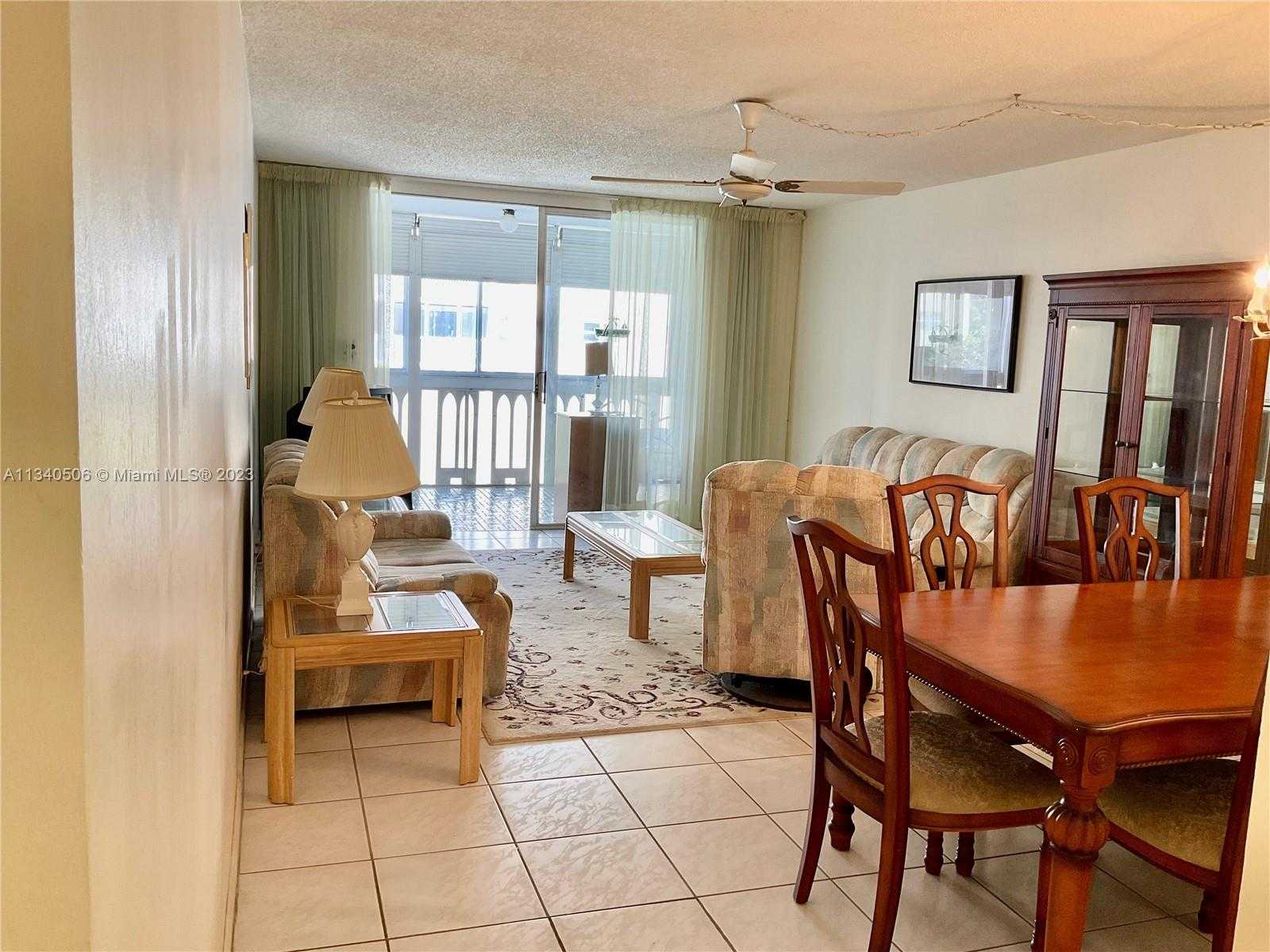 Condominium in Hallandale Beach, Florida 11622265