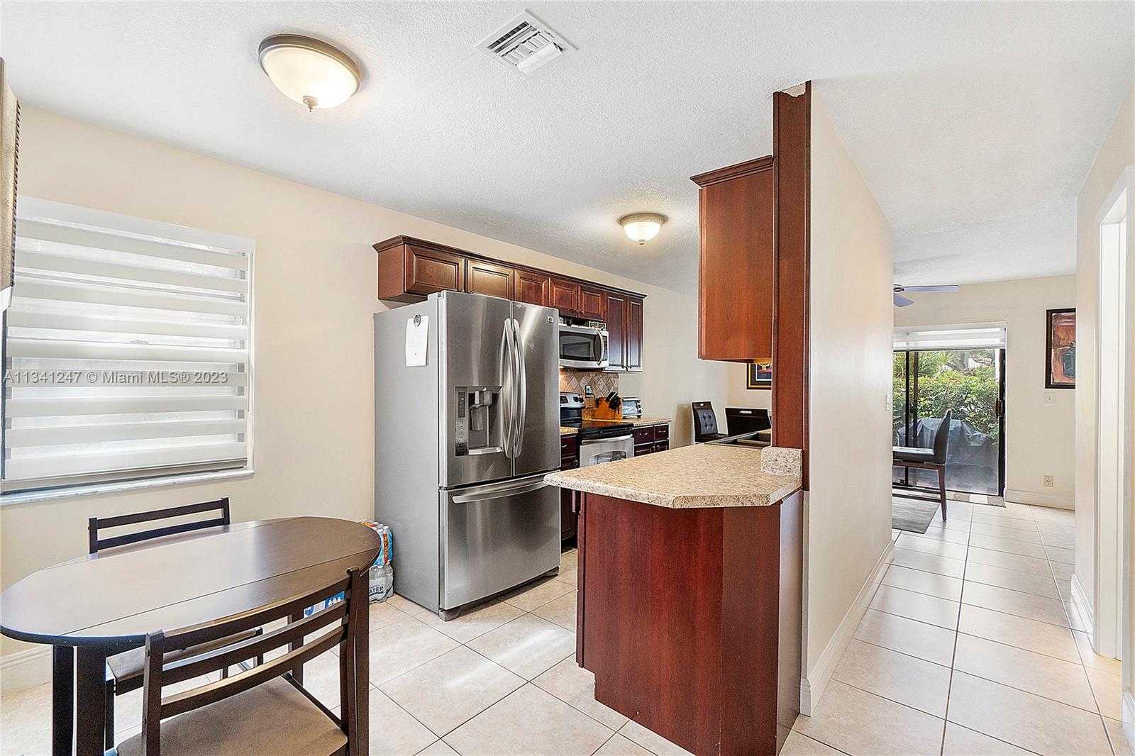 House in Coral Springs, Florida 11622266