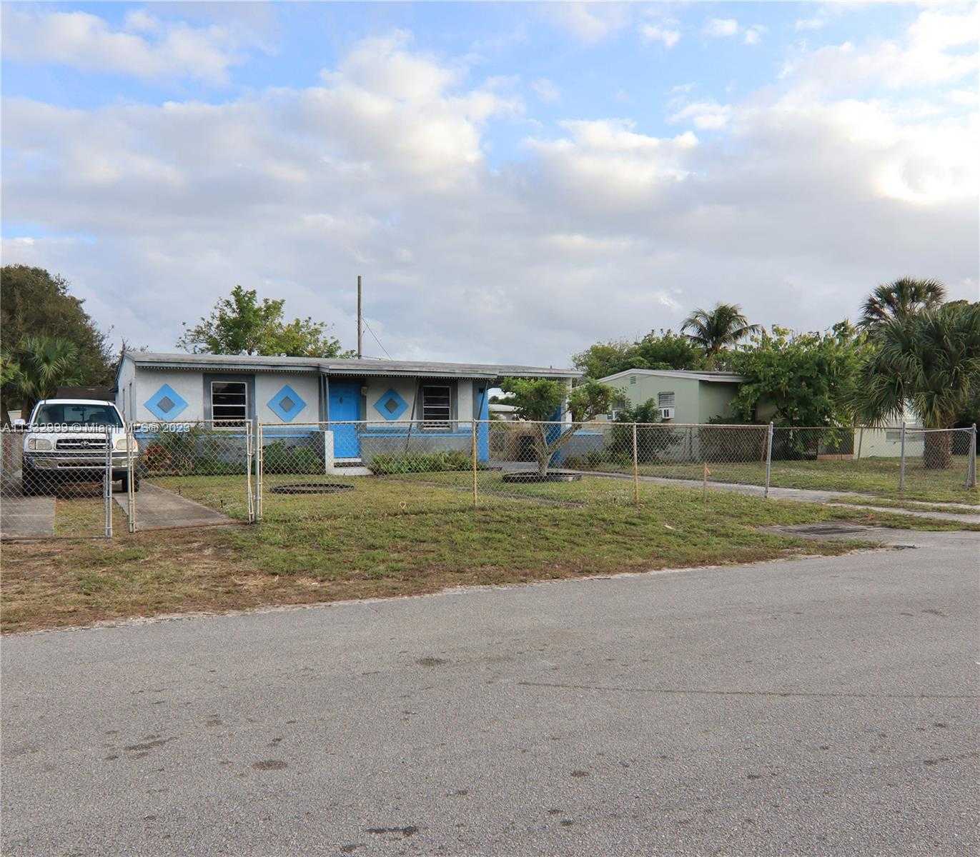 House in Middle River Vista, Florida 11622271