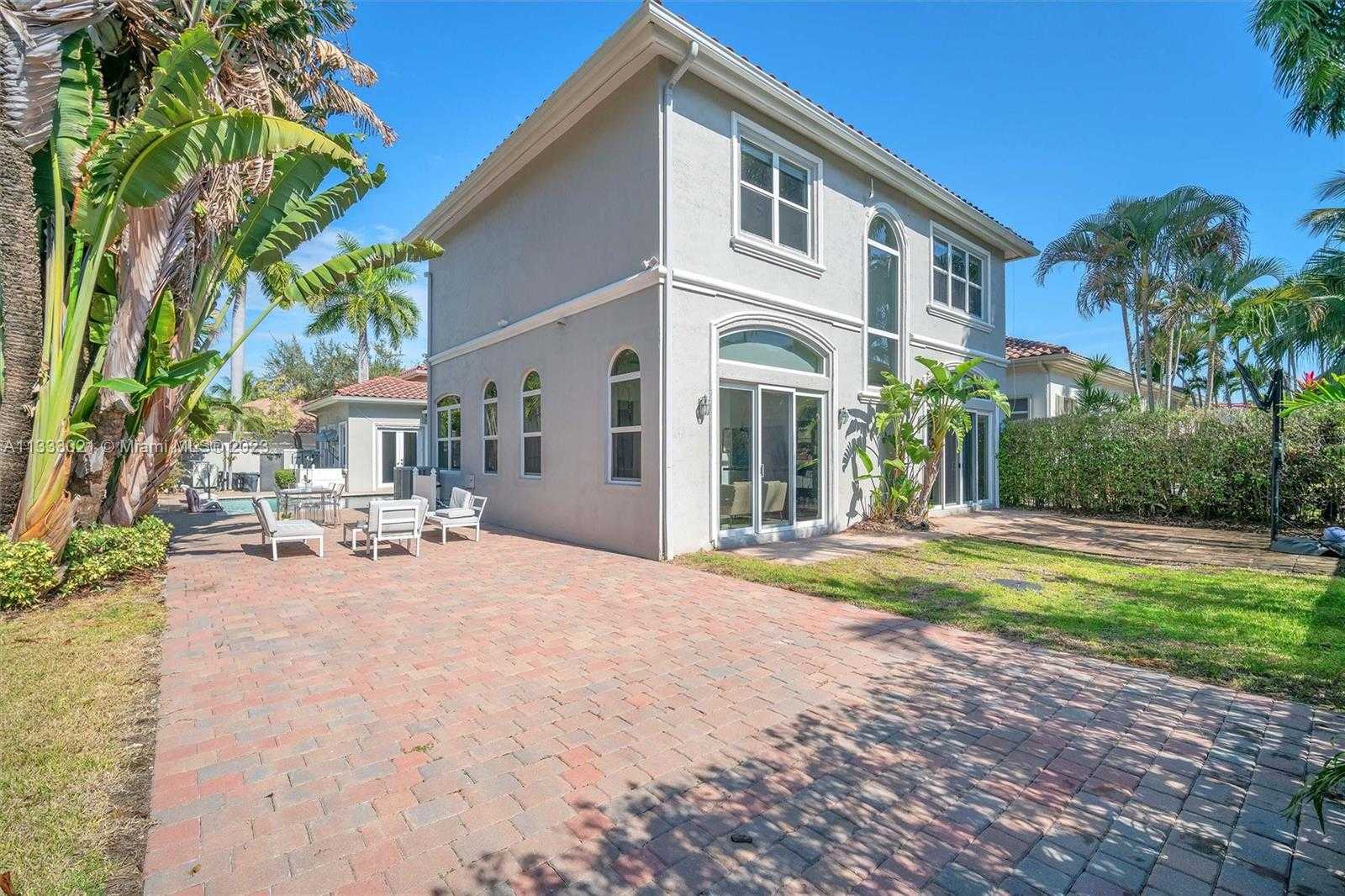 House in Hollywood, Florida 11622272