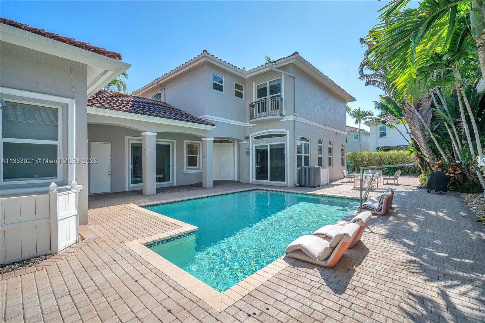 House in Beverley Beach, Florida 11622272