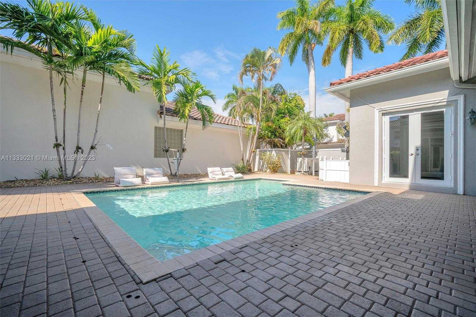House in Hollywood, Florida 11622272
