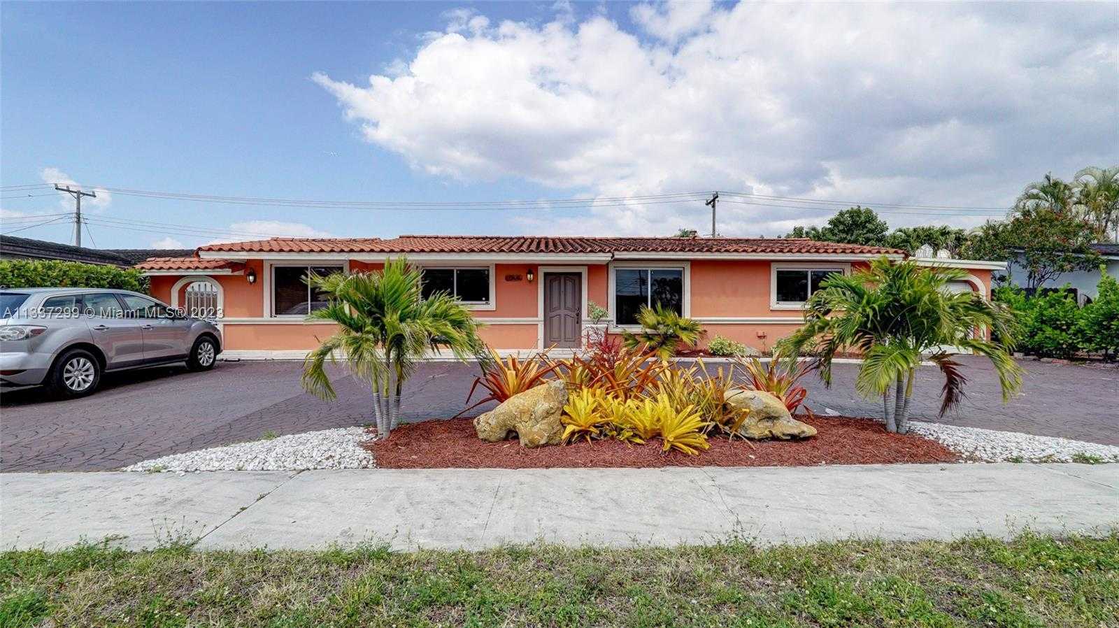 casa no Lagos de Miami, Flórida 11622289