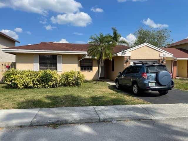 House in Weston, Florida 11622298