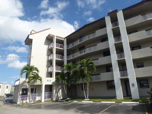 Condominium dans Sweetwater, Florida 11622301