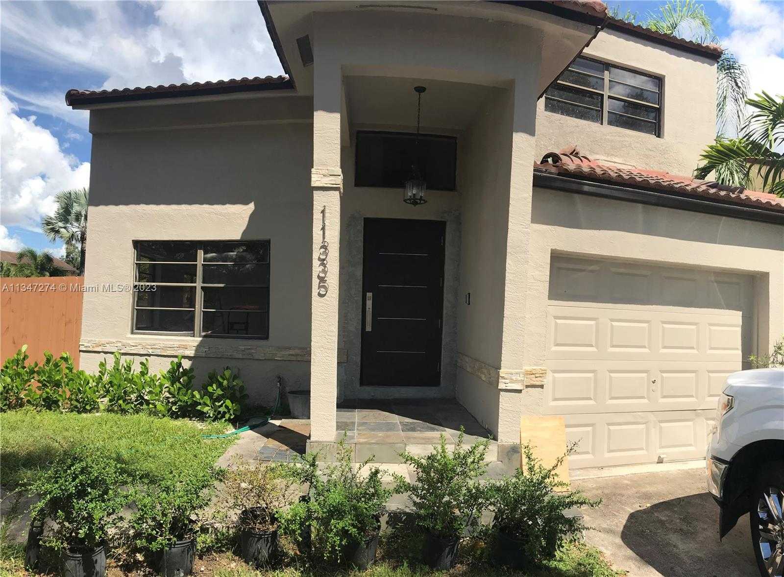 House in Westwood Lakes, Florida 11622303