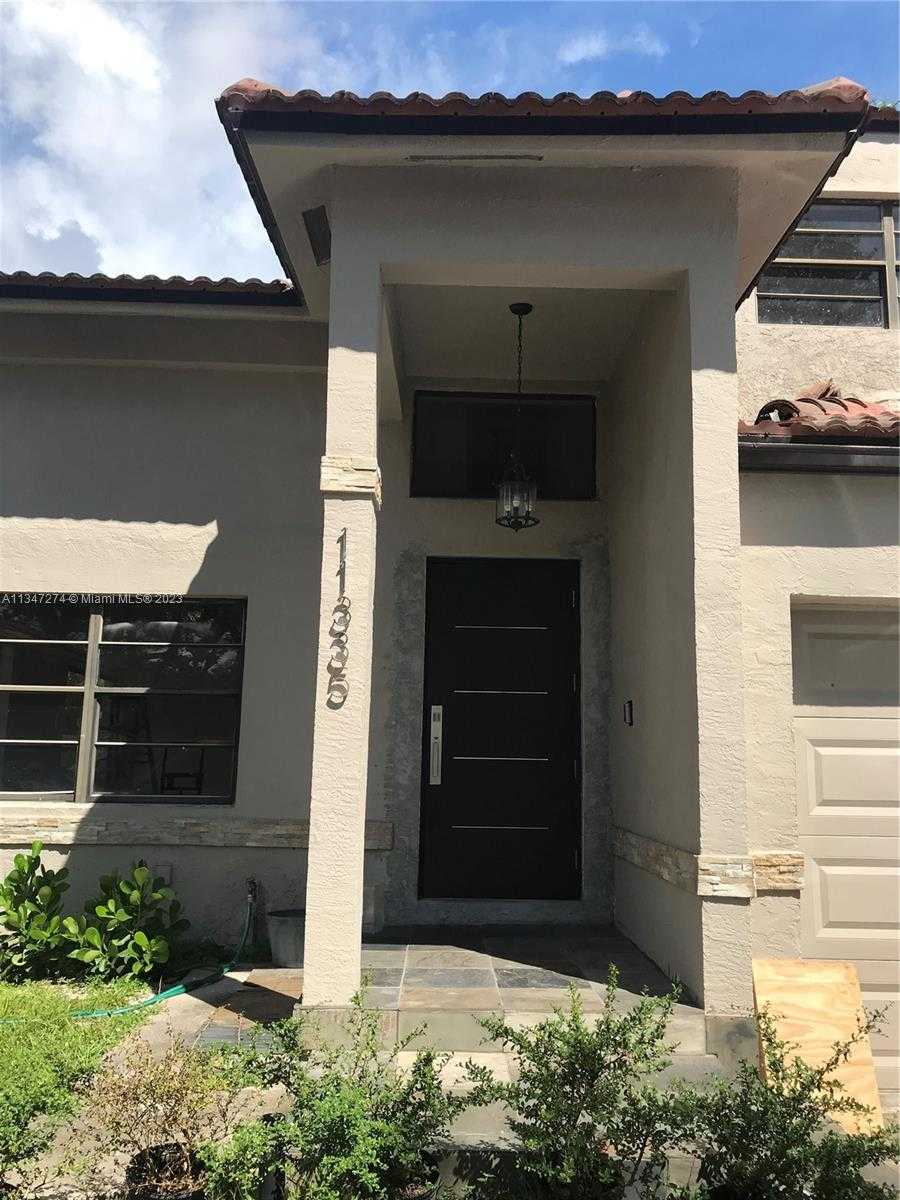 House in Westwood Lakes, Florida 11622303