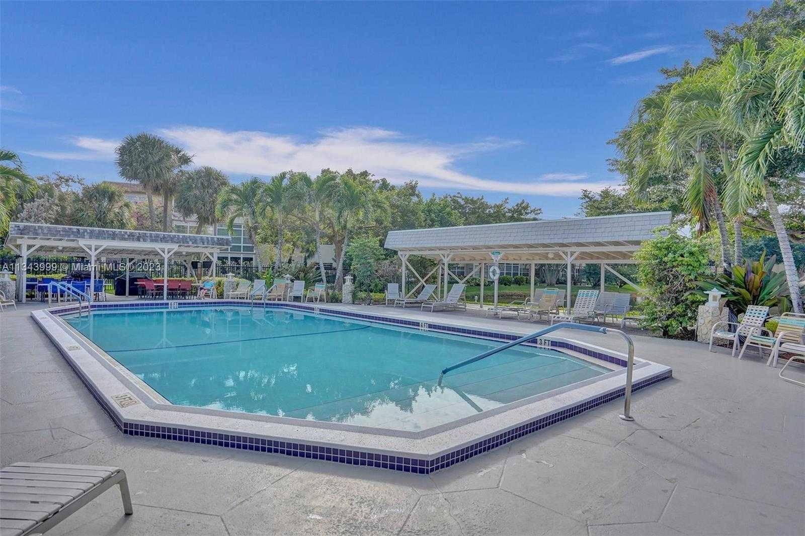 Condominium in Lauderdale Lakes, Florida 11622351