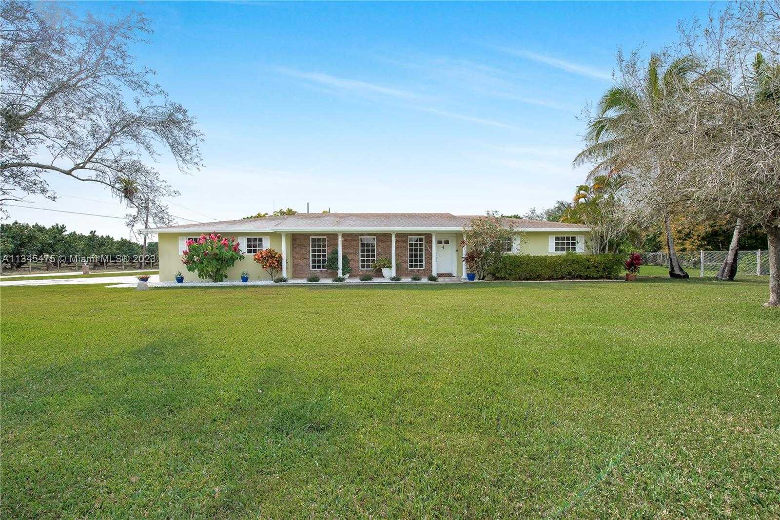 House in Silver Palm, Florida 11622352