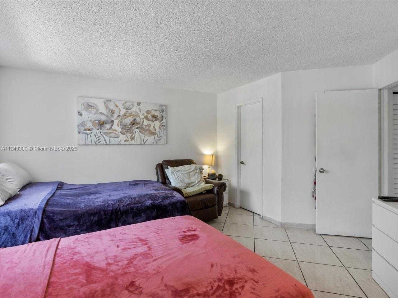 Condominium in Doral, Florida 11622356