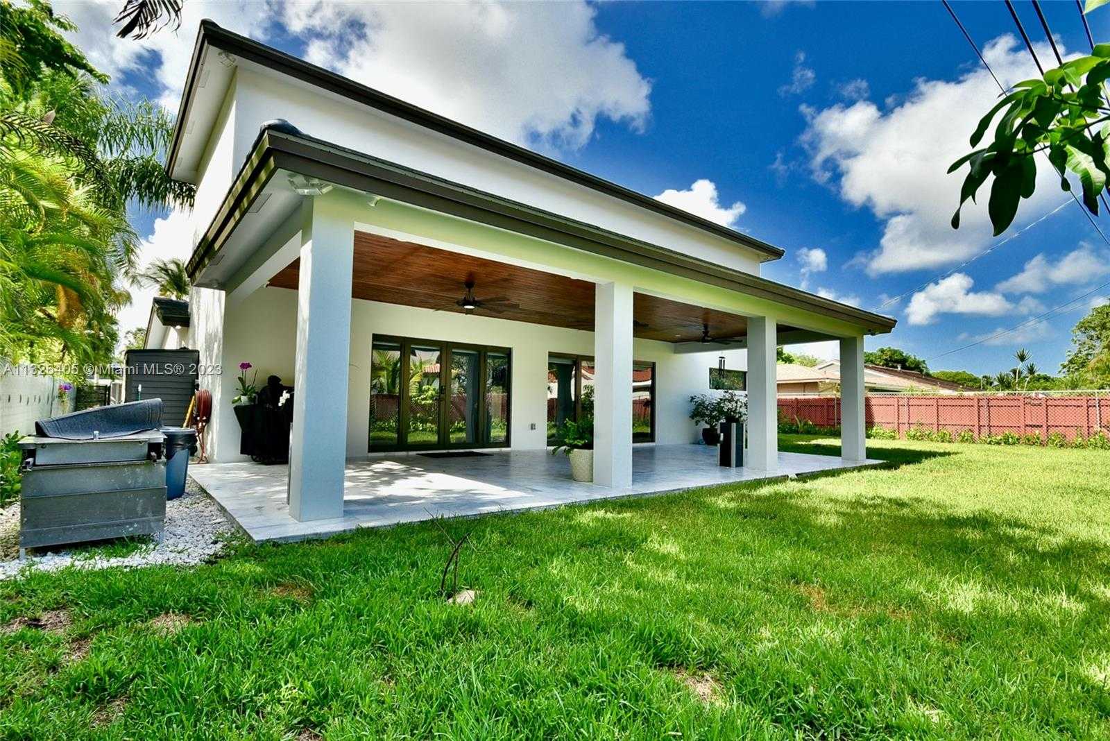 بيت في West Miami, Florida 11622361