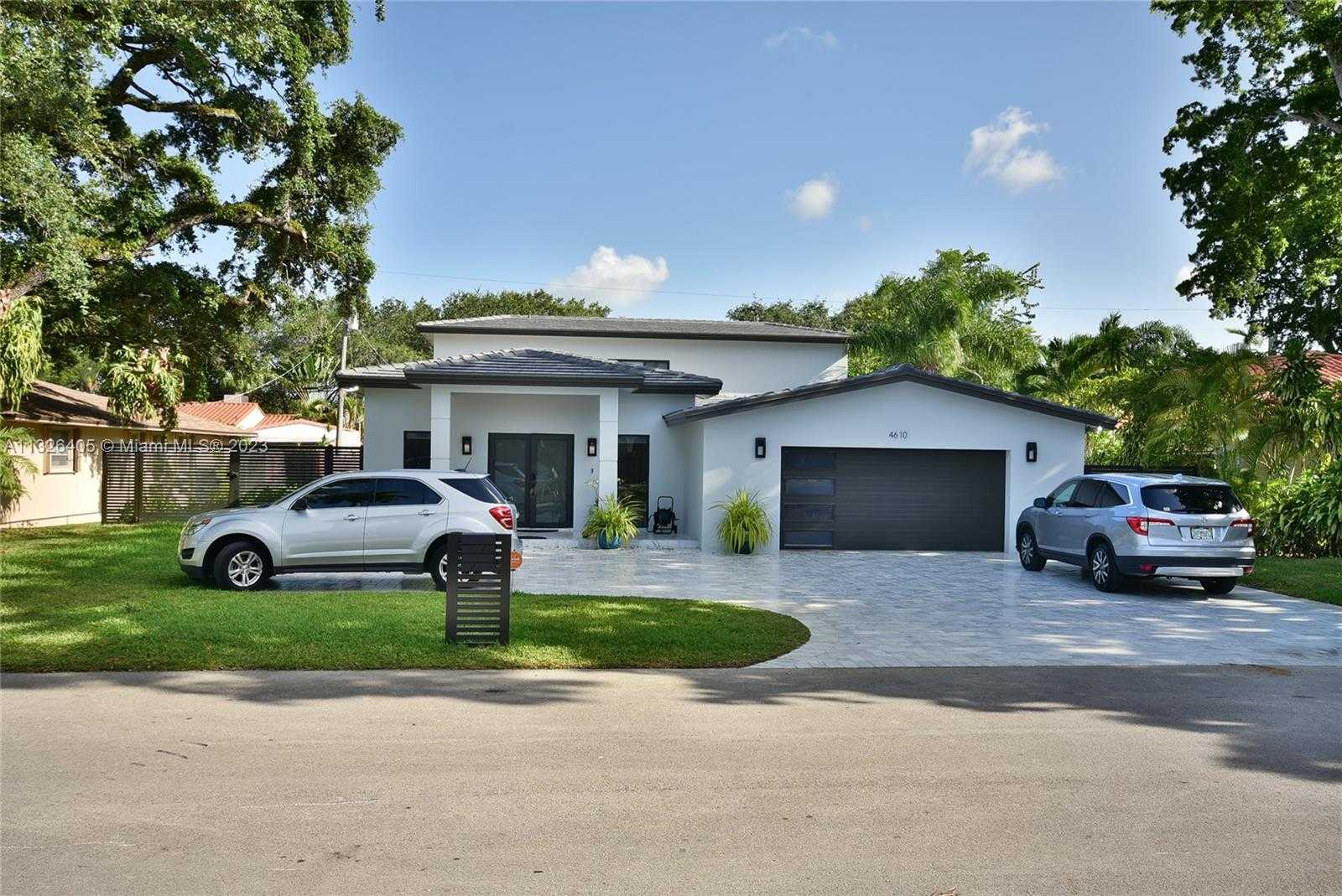 House in Miami, Florida 11622361