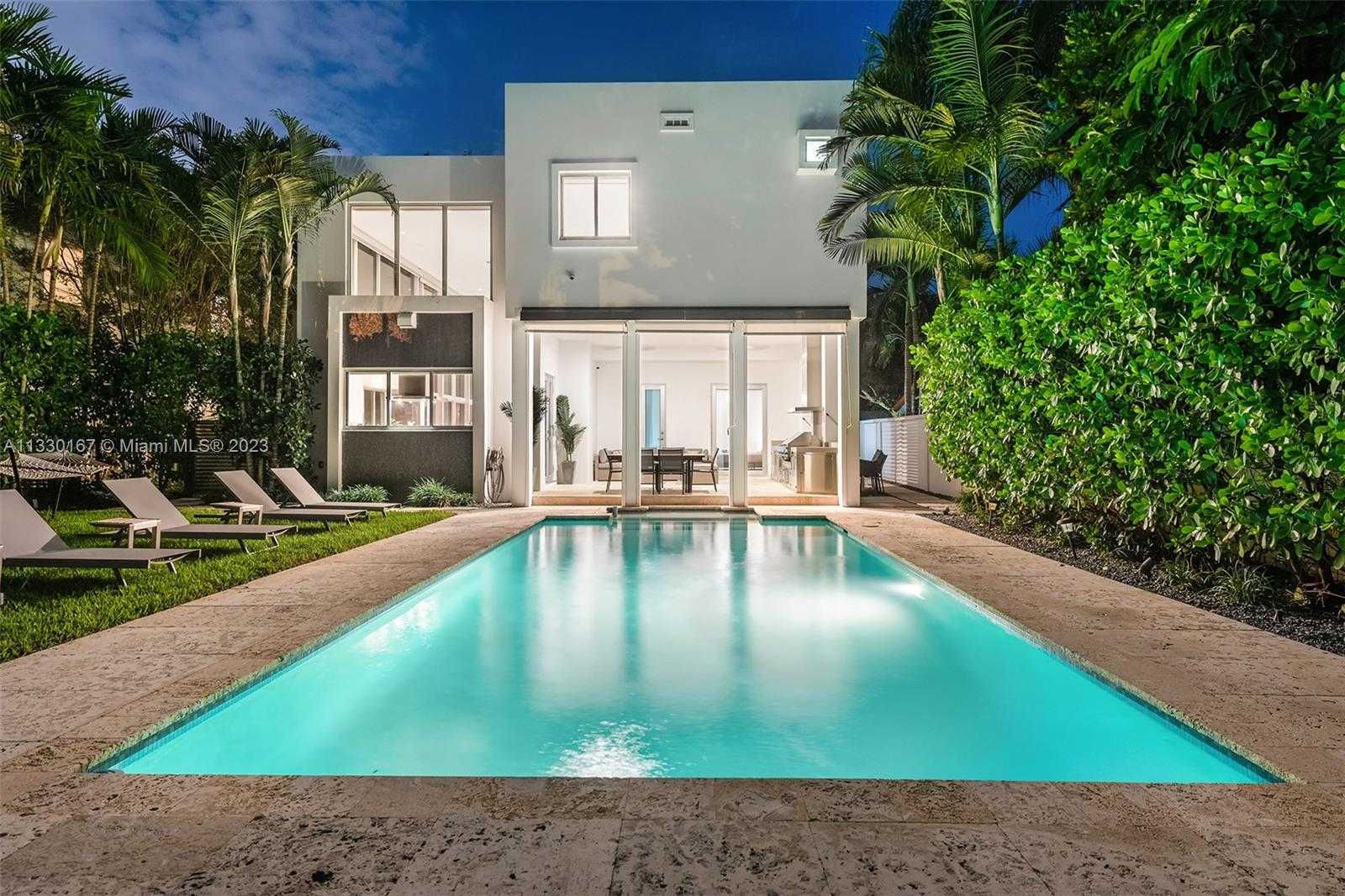 房子 在 South Miami, Florida 11622366