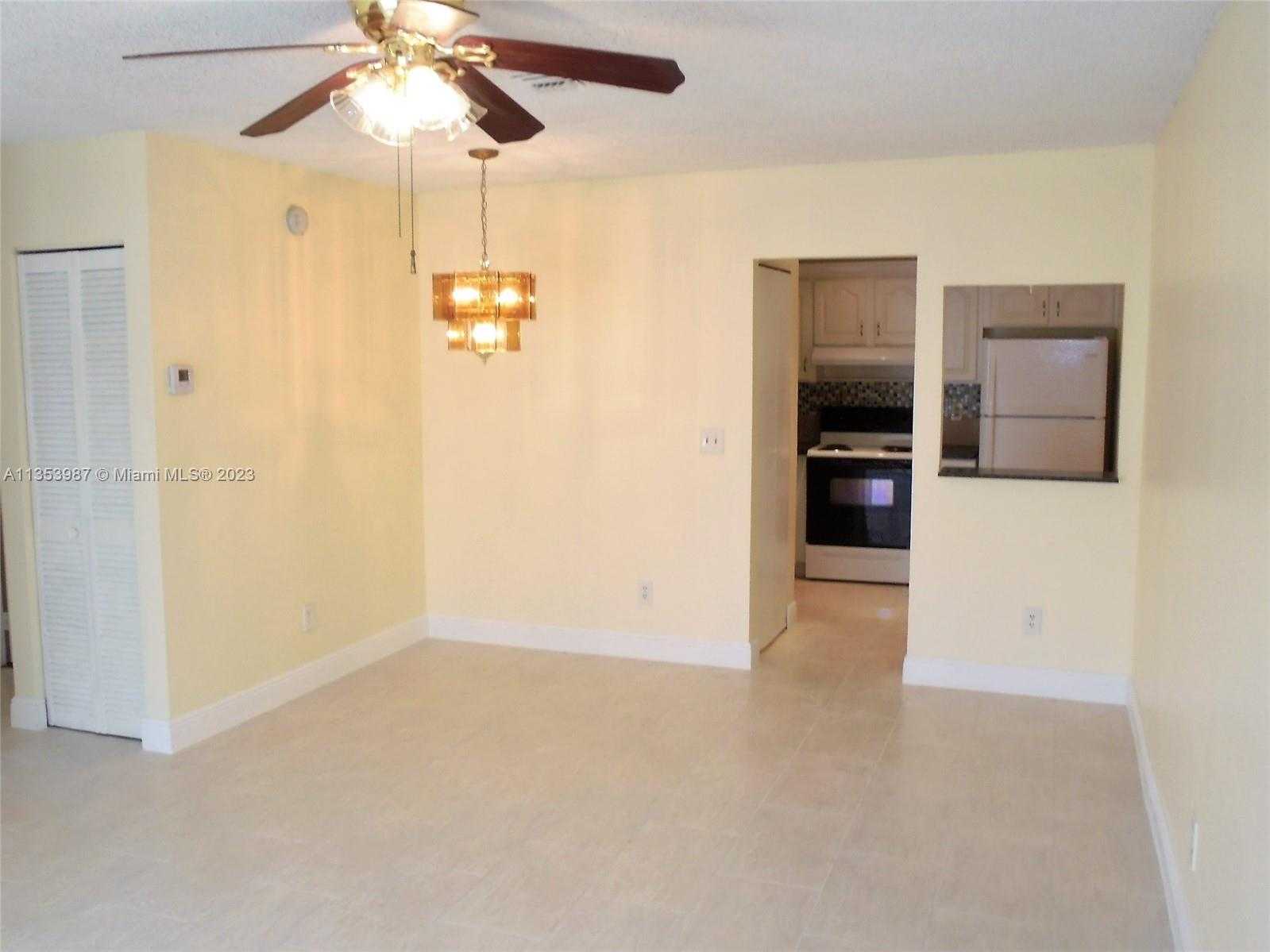 公寓 在 Coral Springs, Florida 11622367