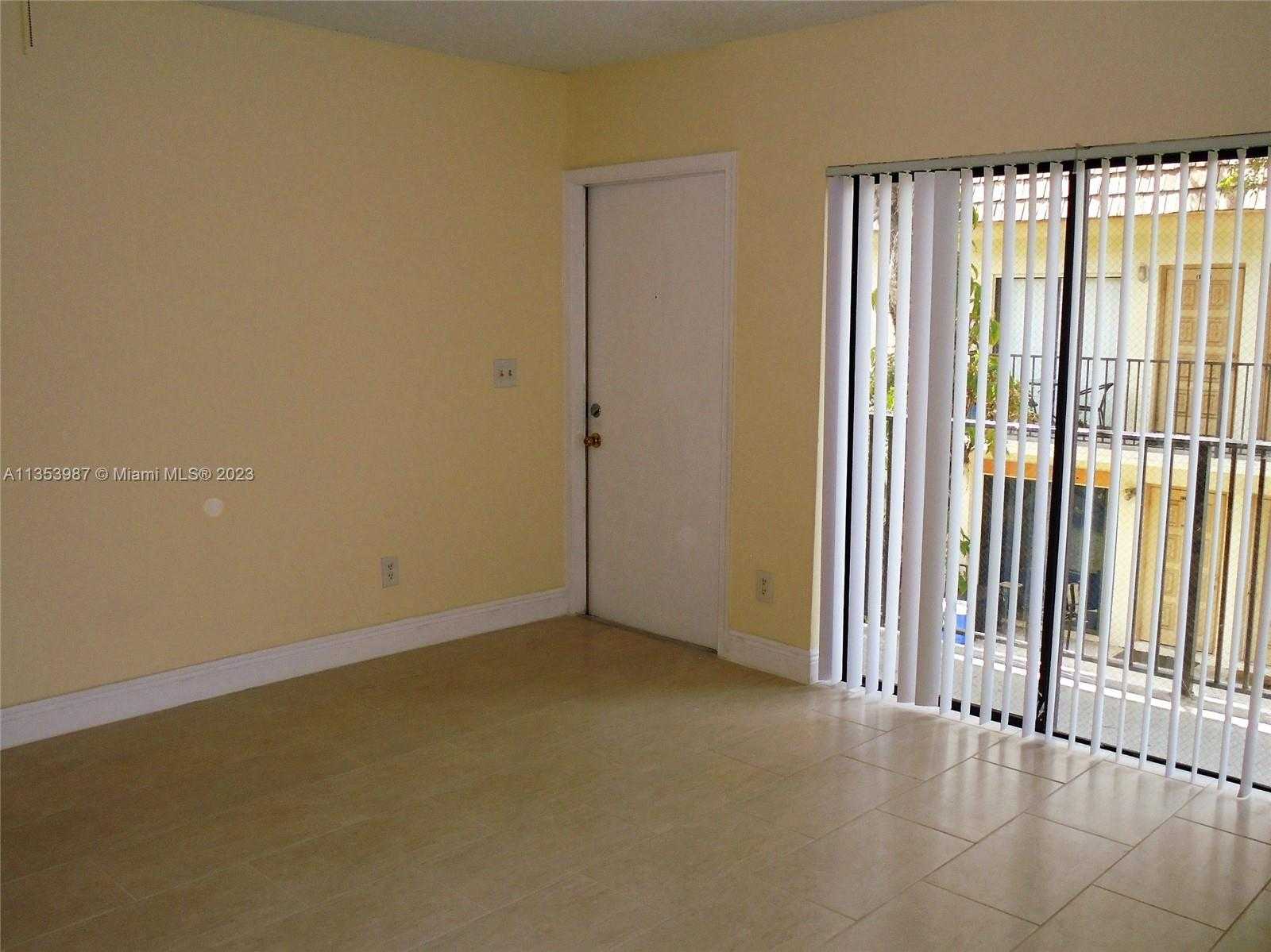 公寓 在 Coral Springs, Florida 11622367