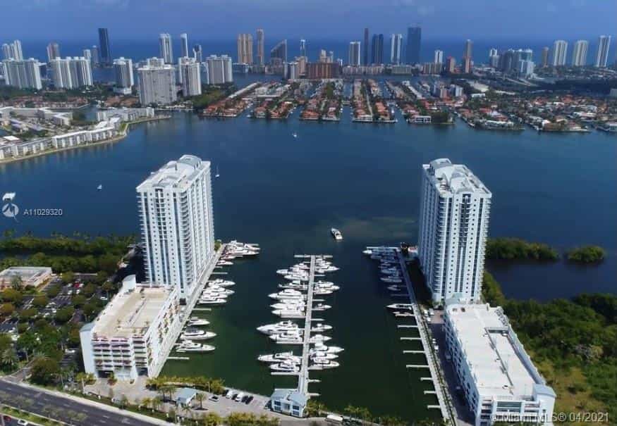 公寓 在 North Miami Beach, Florida 11622373