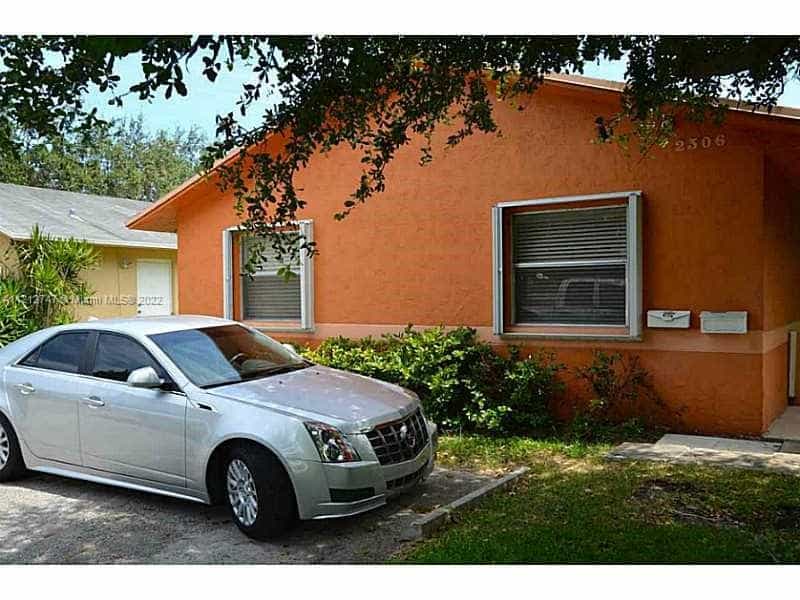 House in Hollywood, Florida 11622378