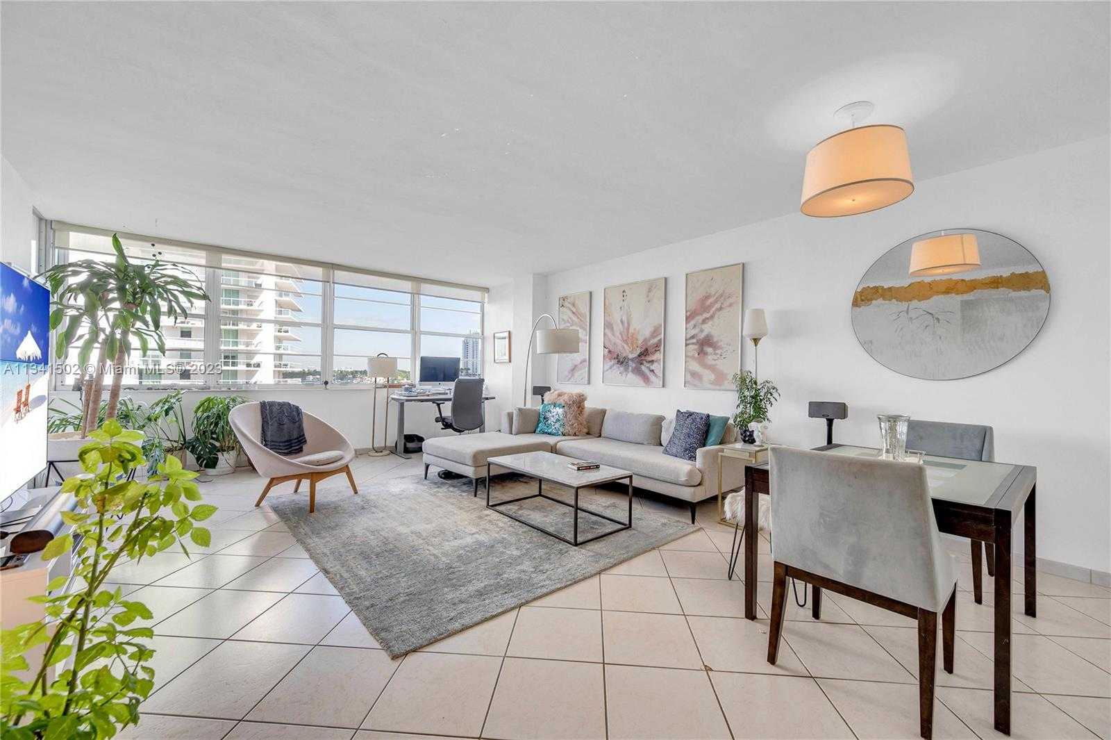 Condominium in Miami Beach, Florida 11622393