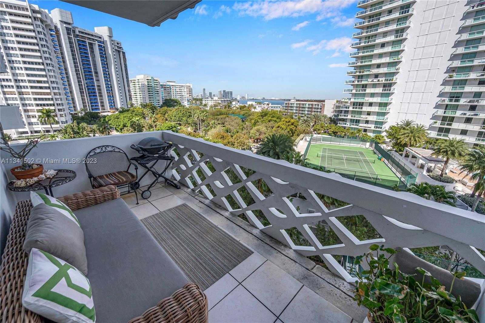 Condominium in Miami Beach, Florida 11622393