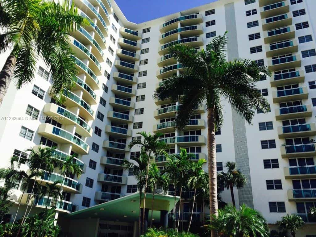 Condominium dans Hollywood, Florida 11622417