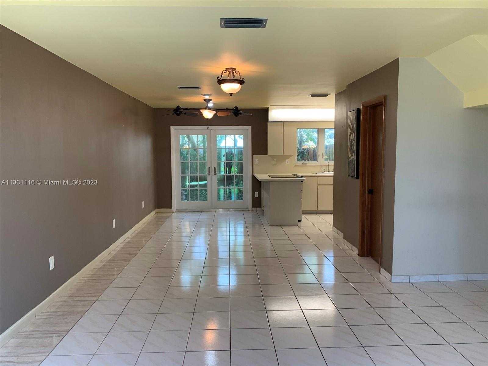 House in Hollywood, Florida 11622423